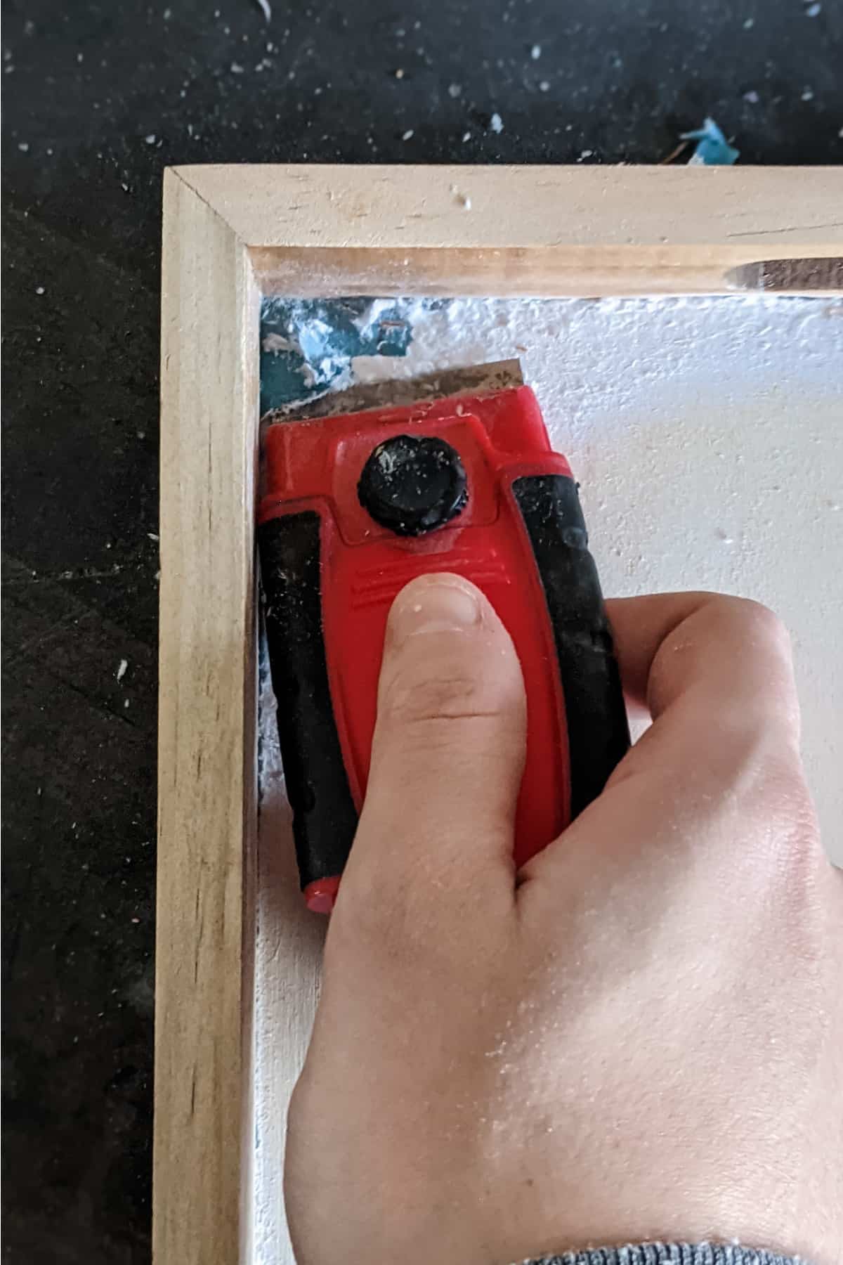 How to Spray Paint a Wood Tray (or any wood decor)!