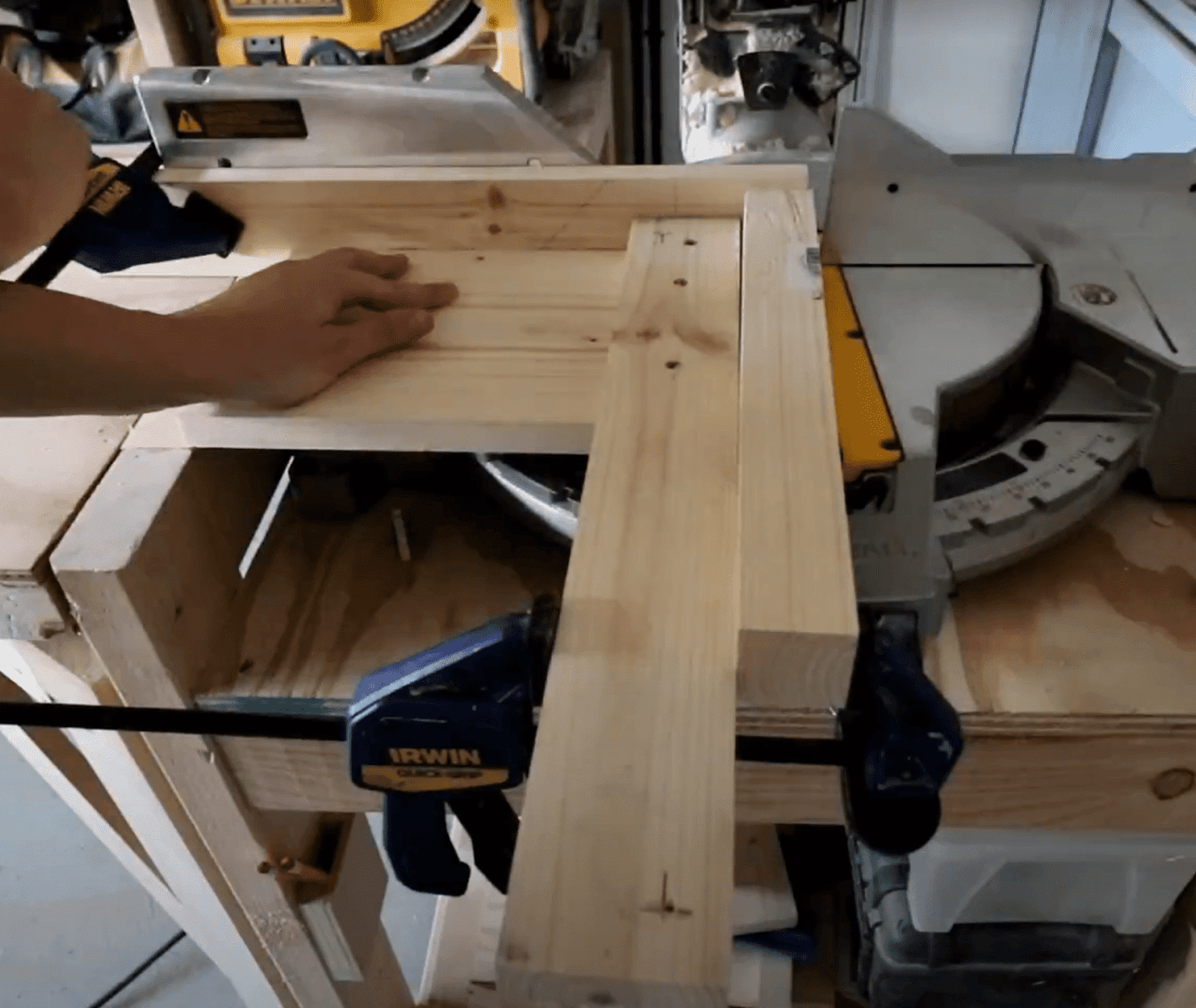 DIY Taper Leg Jig for the Miter Saw