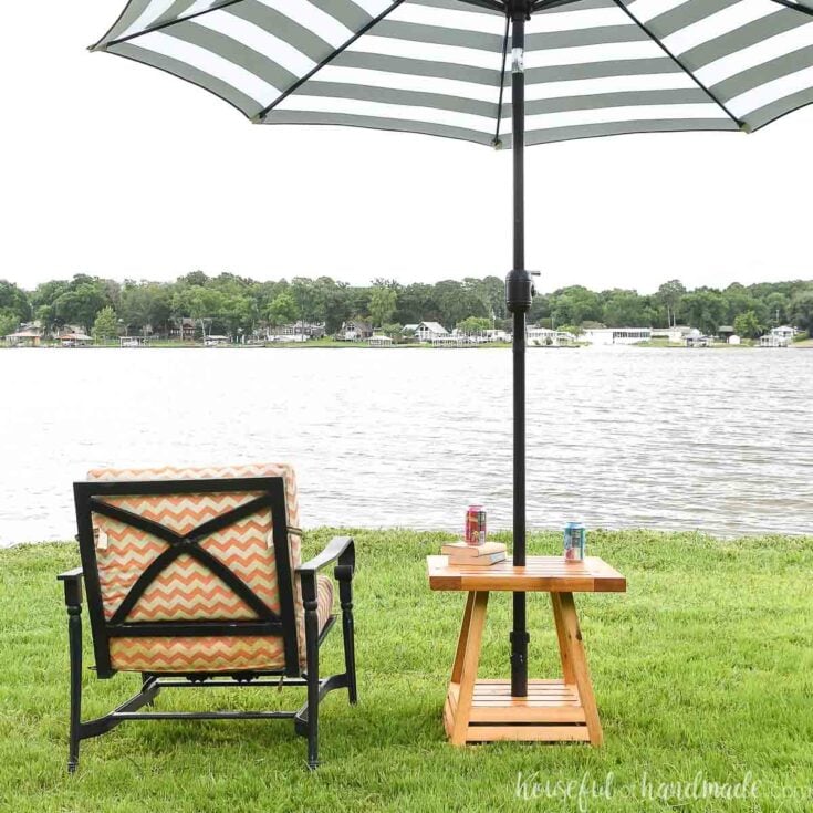 A couple of lawn chairs sitting on top of a body of water