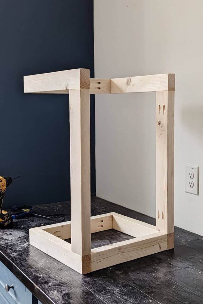 DIY Outdoor C Side Table Plans - Pine and Poplar