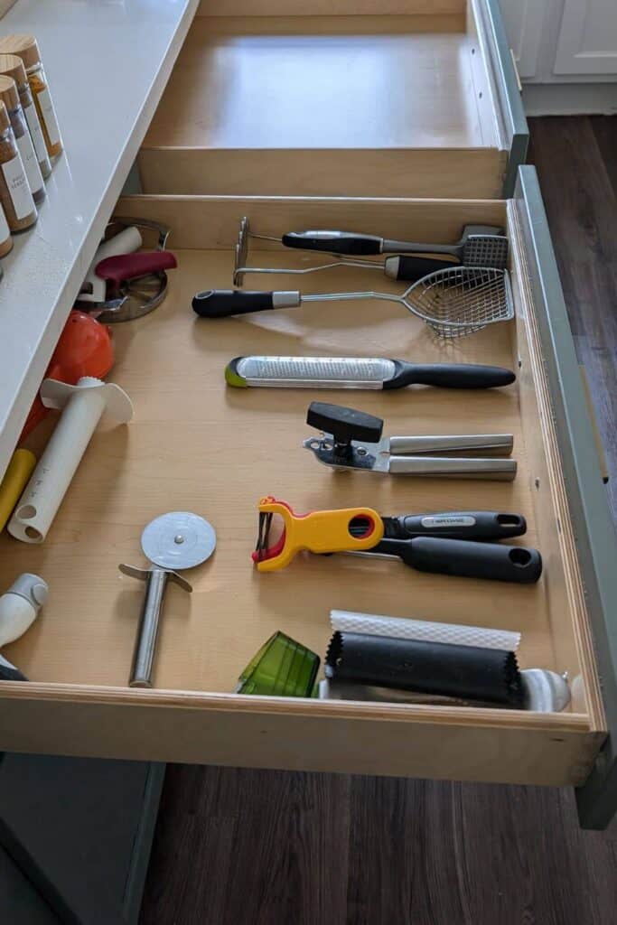 organizing contents of drawers to decide on drawer divider layout